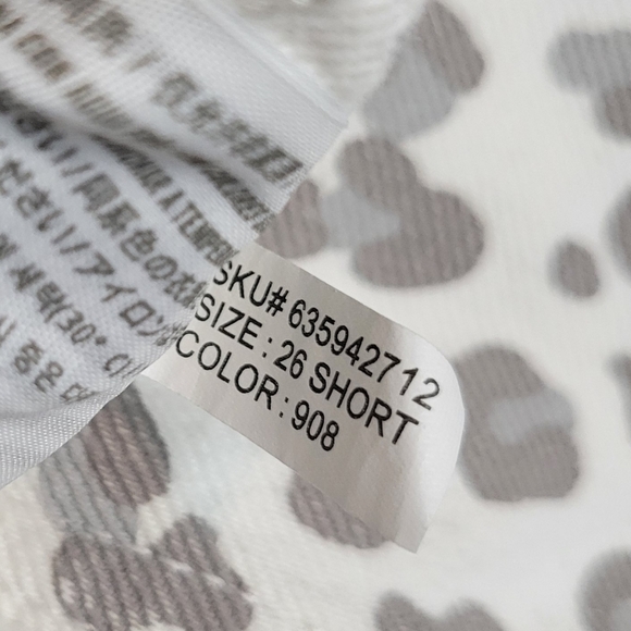 Abercrombie & Fitch Mom Jean in Grey Leopard Print - Picture 7 of 9